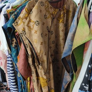 Live broadcast dedicated to filming mulberry silk