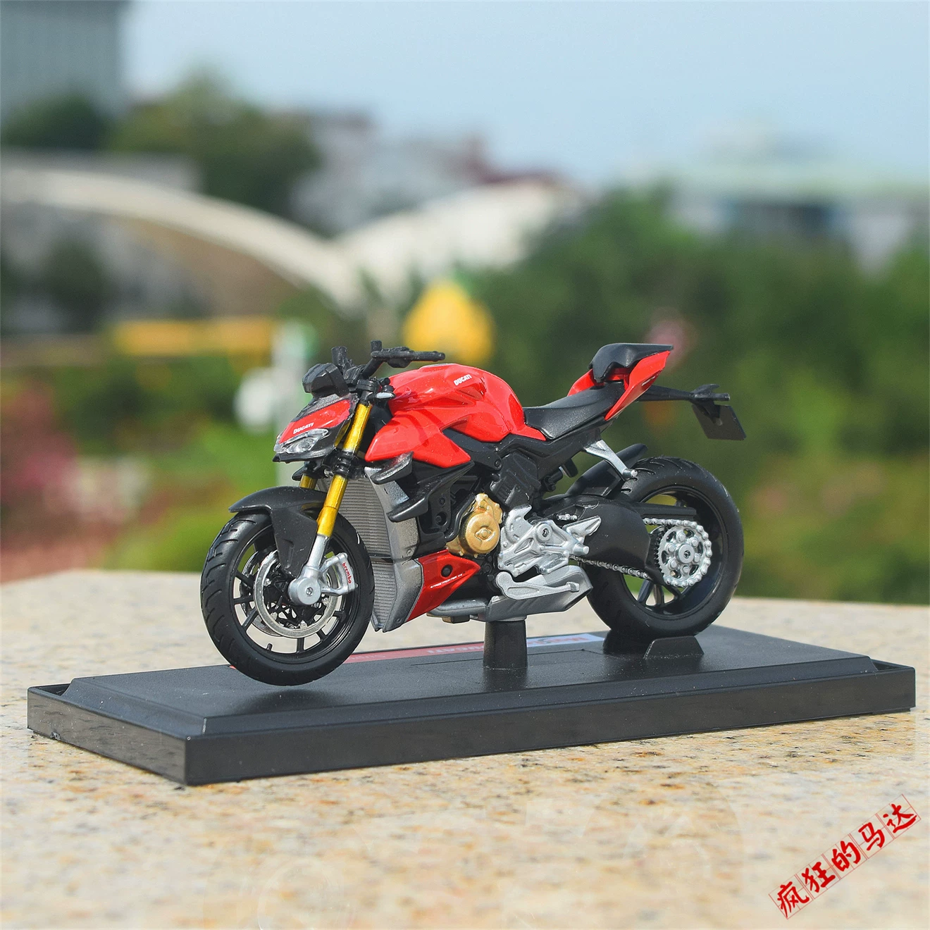 Модель мотоцикла Meritor Figure 1/18 Ducati SUPER NAKED V4 S Su 1199 Street Fighter
