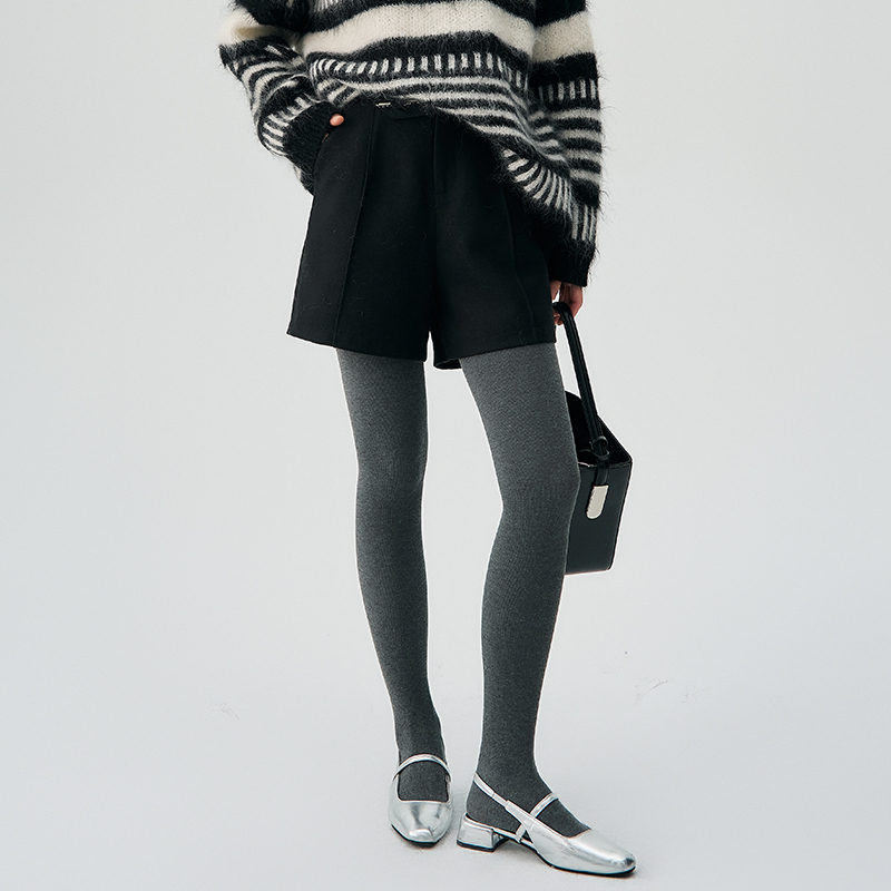 [Close Store Clearance] Weixiaer Color-Blocking Design Black Shorts for Women, Thick Woolen Shorts for Autumn and Winter