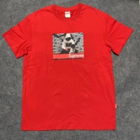 Красный одиночный человек