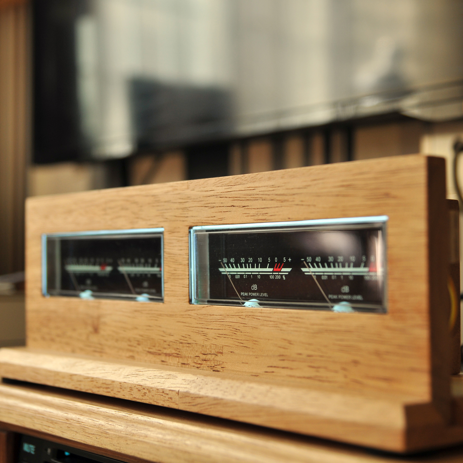 Manual solid wood two-channel four-channel meter head spectrum pointer rhythm VU meter head box box customization