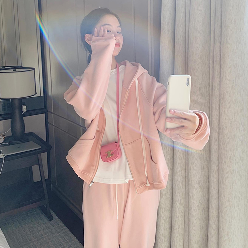 2022 Early Spring Net Red Fried Street Weight Loss Pink Casual Sports Thick Cotton Suit Woman Little Subbroadlegged Pants Two-piece Set