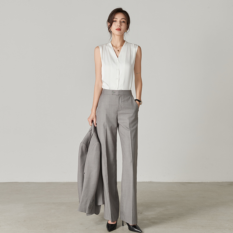 2026 Spring/Summer White Satin Sleeveless V-Neck White Shirt High-End Suit Set with Inner Vest Shirt 2026 Spring/Summer White Satin Sleeveless V-Neck White Shirt High-End Suit Set with Inner Vest Shirt