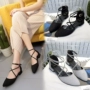 Mùa hè 2017 phiên bản mới của Hàn Quốc của đôi sandal hoang dã Baotou quai nữ da lộn quai đen đế bệt đế thấp đế dày với sandal nữ hàn quốc