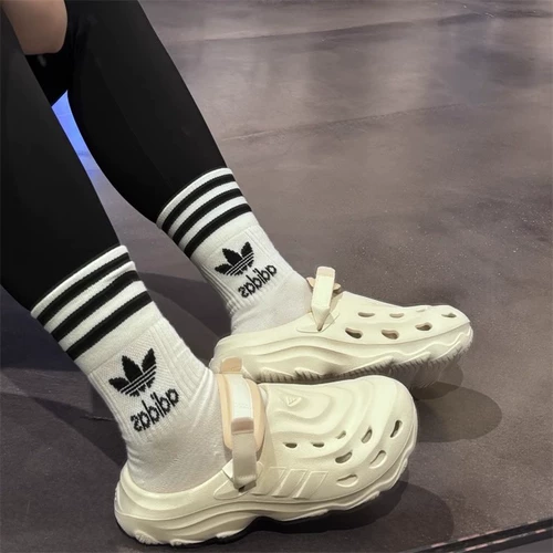 Adidas, легкие комфортные повседневные тапочки в стиле Crocs подходит для мужчин и женщин, пляжная обувь