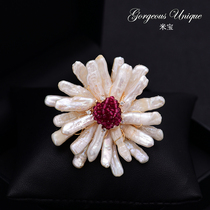 Japanese and Korean retro handmade light luxury corsage Joker temperament natural Baroque special-shaped pearl big Daisy brooch pin