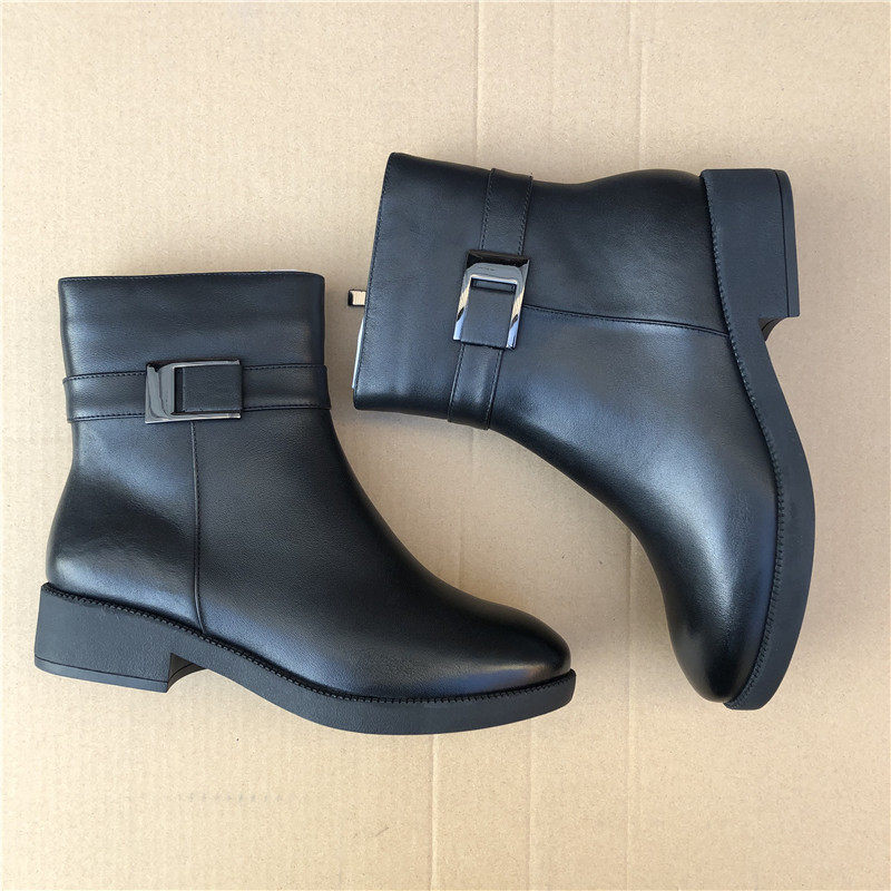 Throw a lady flat with a female suede leather head and a cow leather.