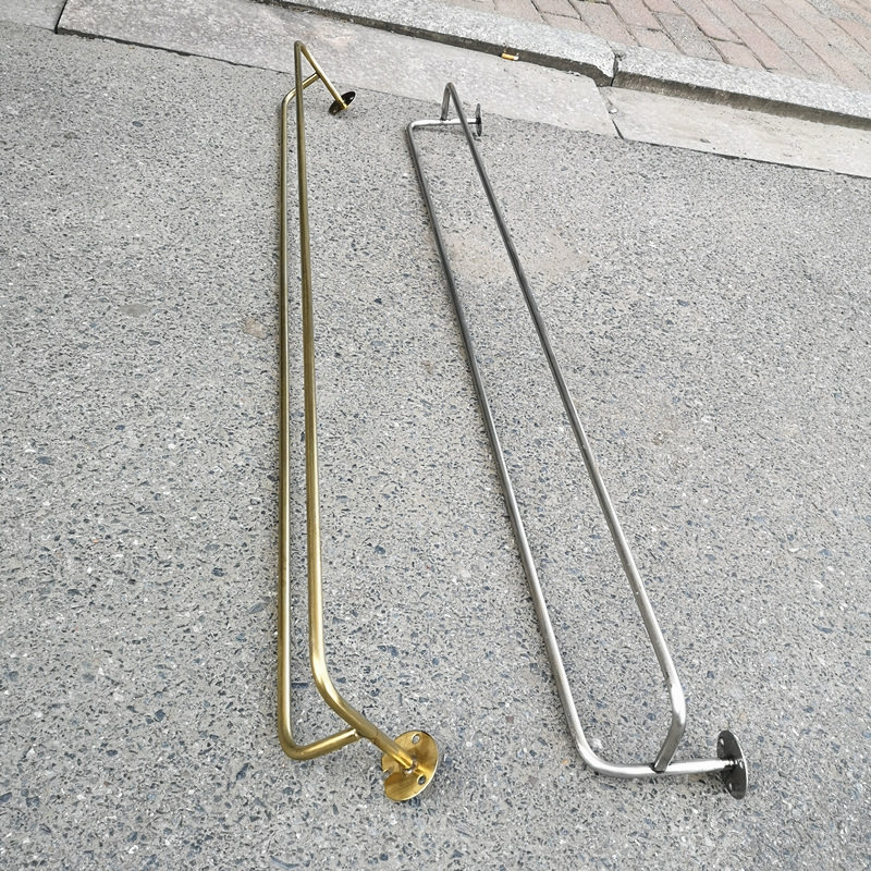 Stainless steel clothing is hanging women's clothing store decoration shelves titanium T - shaped hanging showcase creative display