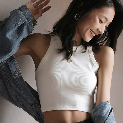 Белая майка топ без рукавов, короткий трикотажный топ с чашечками, эффект подтяжки