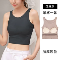 Короткий топ с чашечками