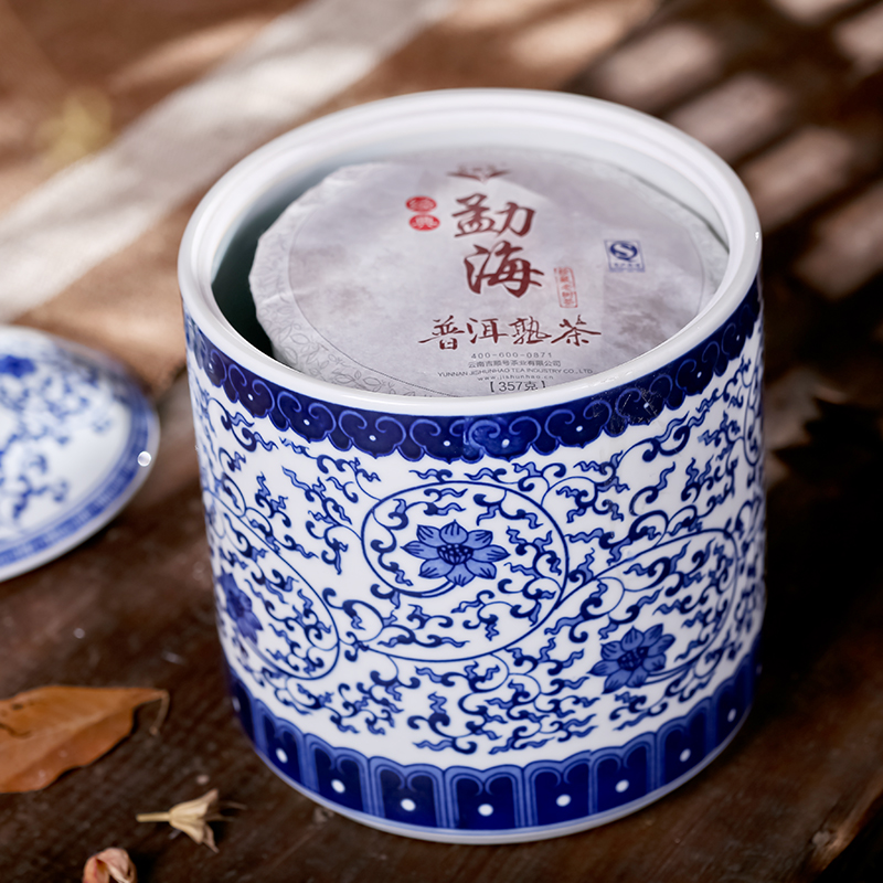 Jingdezhen ceramic creative manual caddy fixings seven loaves blue - and - white branches sealed storage loose tea caddy fixings furnishing articles