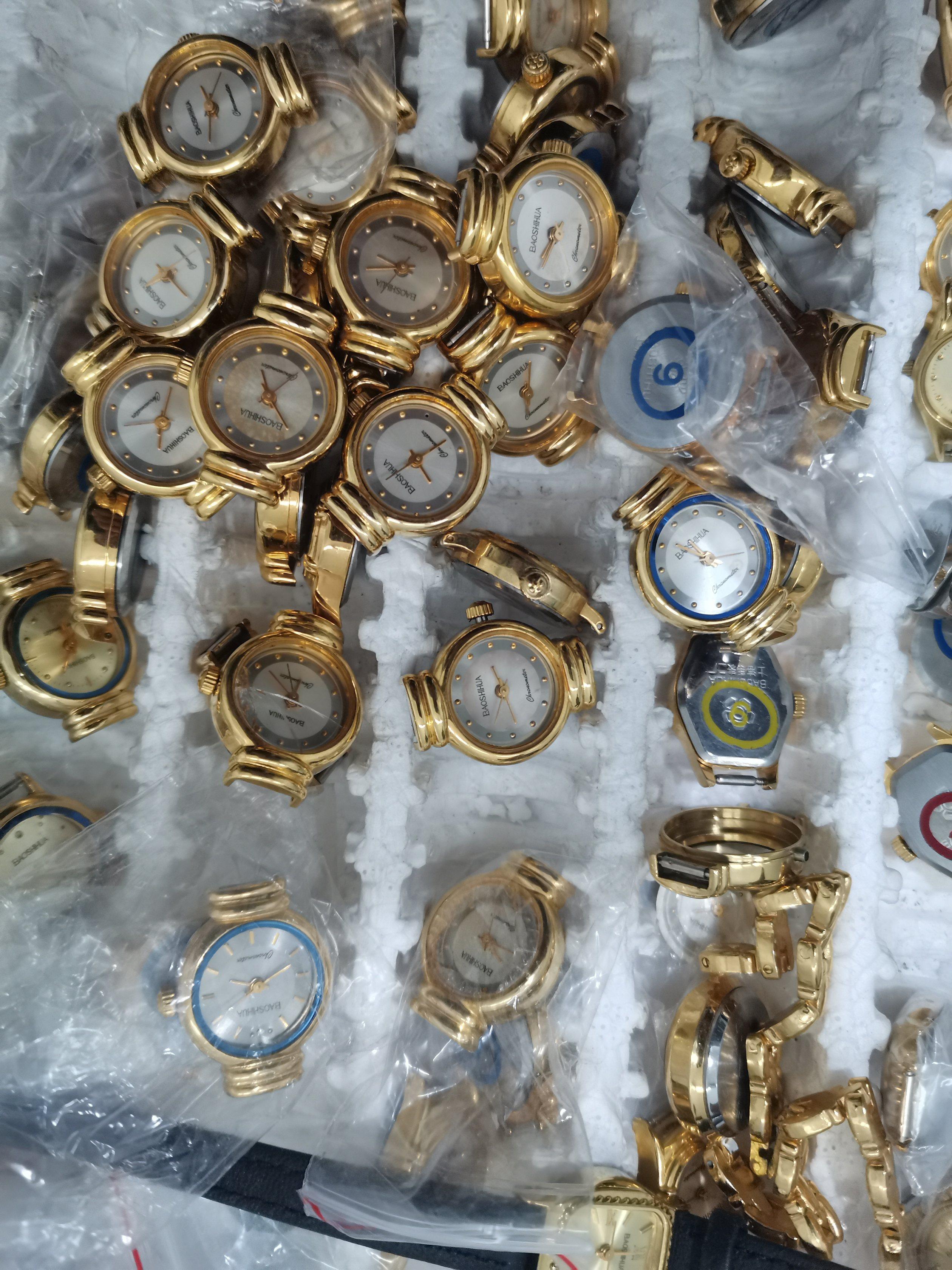 Lose money to deal with a batch of defective inventory tablesProblematic female watches cannot use bad watches normally for cousins to practice