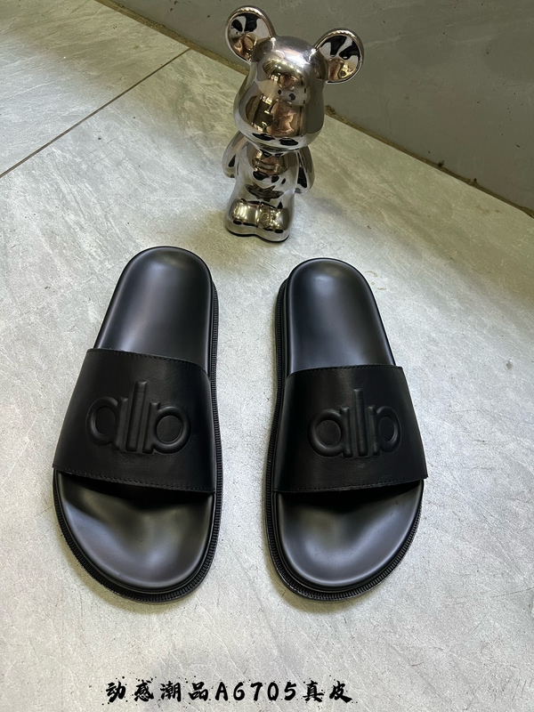 2026 Summer New Trendy Top-Layer Cowhide Anti-Odor Slippers for Men, Casual Breathable Height-Increasing Soft Sole Slide Sandals