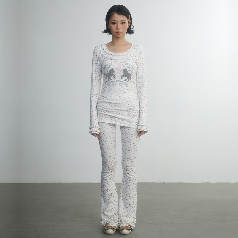 In Two Twos Luo Mengsha - De Rong Large Neckline Fairy Tale Pony Lace Floral Long-Sleeve T-Shirt In Two Twos Luo Mengsha - De Rong Large Neckline Fairy Tale Pony Lace Floral Long-Sleeve T-Shirt