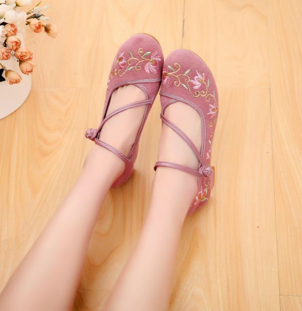 Giày khiêu vũ vuông mới thêu nữ vải Bắc Kinh cũ Giày retro cổ điển nhảy hiệu suất giày phong cách quốc gia giày Hanfu - Khiêu vũ / Thể dục nhịp điệu / Thể dục dụng cụ giày nhảy cha cha cha