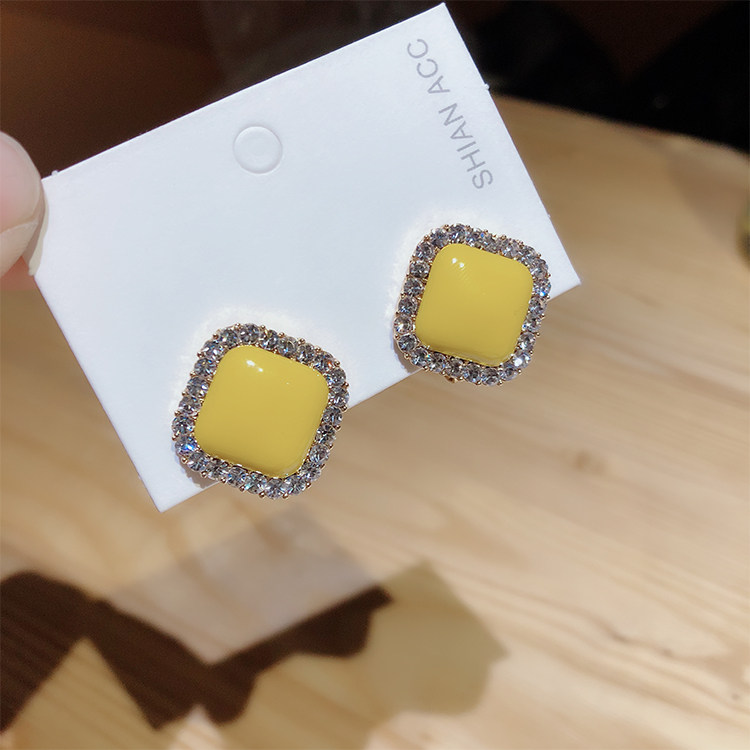 2022 spring new earrings Temperament Fashion Trends Brief 100 hitch Goddess Bright ear-pin-ear-buttoned female