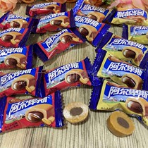 Alpine chocolate spilled toffee hot pot peanut flavor toffee sandwich chocolate flavored candy snack