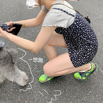 2021 new floral sling dress female summer with French V collar slim black little daisy skirt