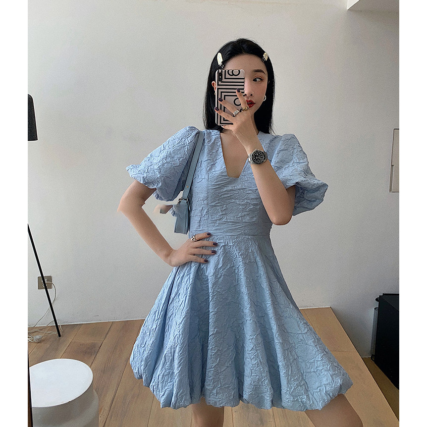 (Clearance) 2021 summer thin waist high waist texture A- line dress V collar skirt pleated bubble sleeve dress