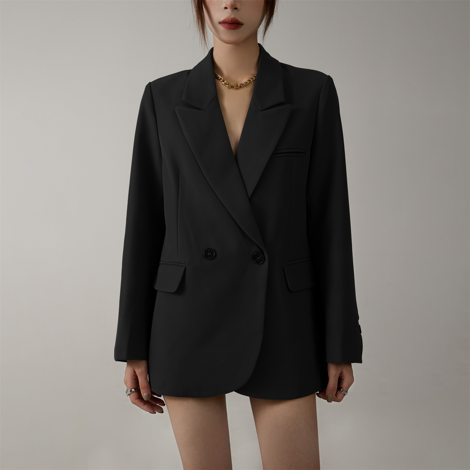 Высококачественный стиль черного пиджака для женщин, новинка 2025 года, модный в этом году маленький костюм, свободный повседневный топ
