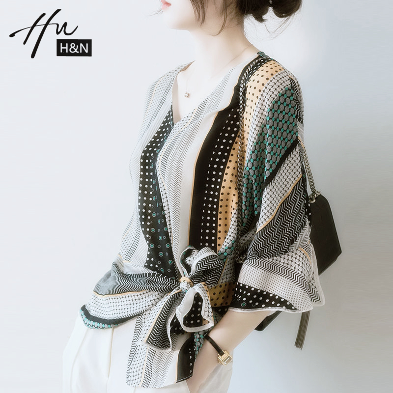 Retro shirt woman 2021 Summer new V collar 70% sleeves Striped Striped blouse Women's design Sensation Niche