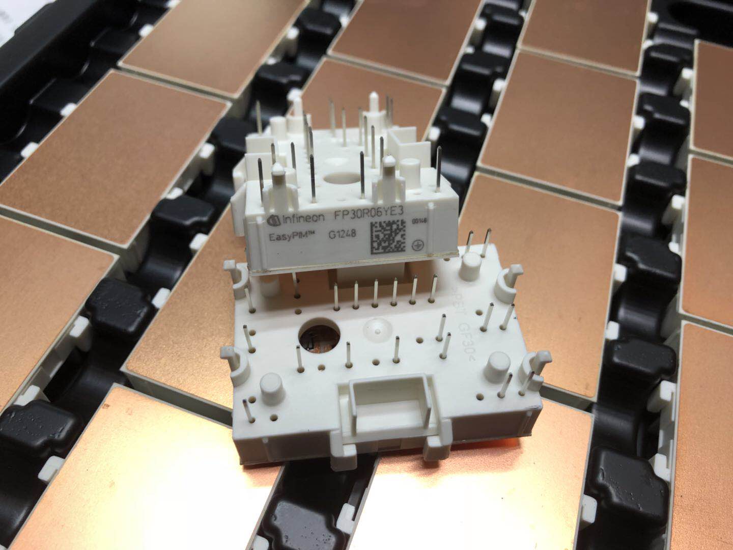 FP30R06YE3 FP15R12KE3 FP30R06YE3_B4 FP20R06W1E3 F4-75R06W1E3