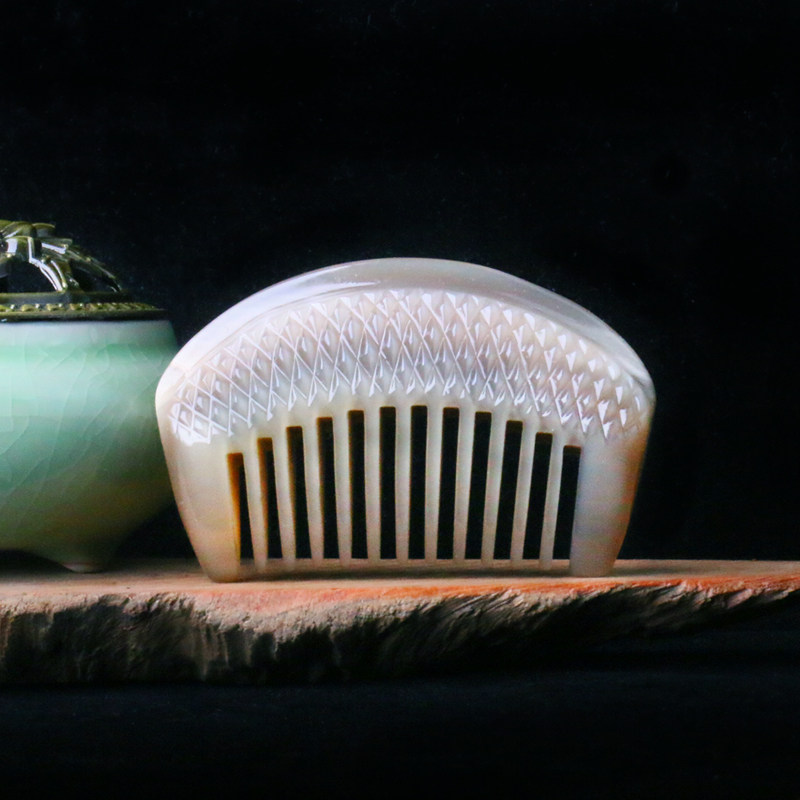 Snow Sea Horn Natural Buffalo Horn Antistatic Care Horn Comb High-end Customised Diamond Half Moon Comb