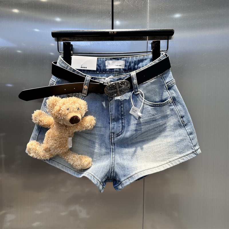 Cute Bear 3D Decoration High-Waisted Denim Shorts for Women, Summer 2026, Slimming, Versatile, Age-Reducing Hot Pants