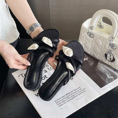 The new style of fashionable flat flower-patterned one-piece flat slippers in 2025, sweet open-toe women's sandals