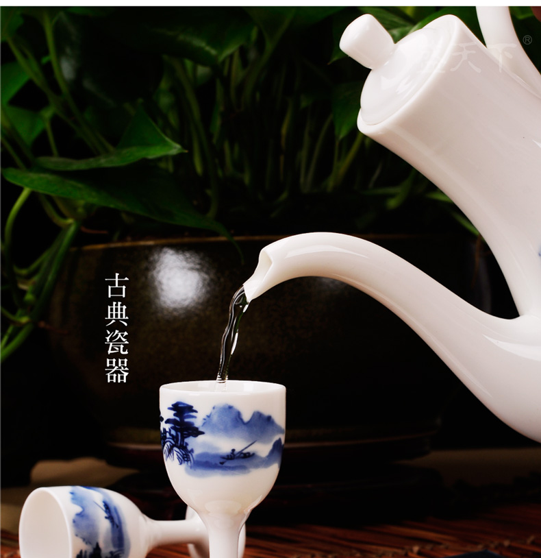 Jingdezhen ceramic wine suits for Chinese antique traditional wine poured wine bottle goblet liquor cup. A small handleless wine cup wine bottles