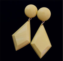 Style elegant and gentle ice cream milky yellow rhombus trendy hyperbolic 925 silver needle earrings can be changed ear clip