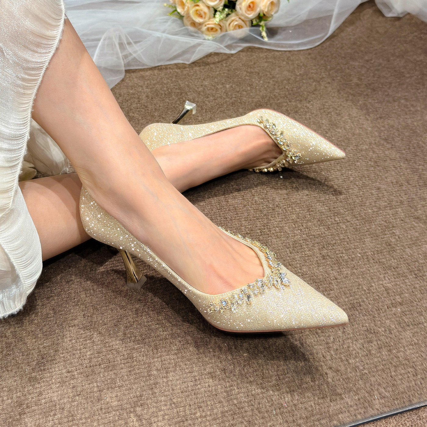 Airy cotton~ Absolutely gorgeous and comfortable crystal high heels, perfect for evening gowns, banquets, engagements, and wedding dresses. Two styles: Hexiu wedding dress.
