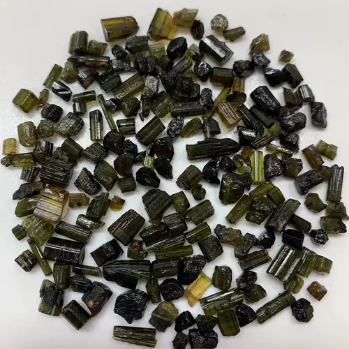 Натуральная турмалиновая природная руда, монокристалл, подвеска, 18 грамм, с драгоценным камнем