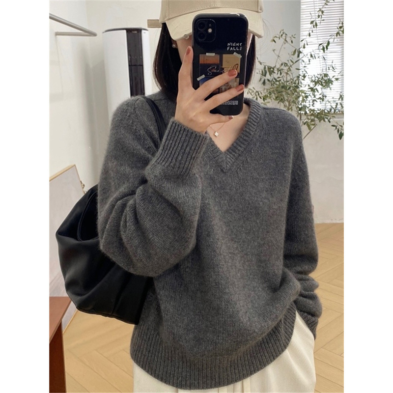 Gray Elegant V-Neck Sweater for Women, New Autumn and Winter Raccoon Velvet Loose and Lazy Soft Knit Top for Layering