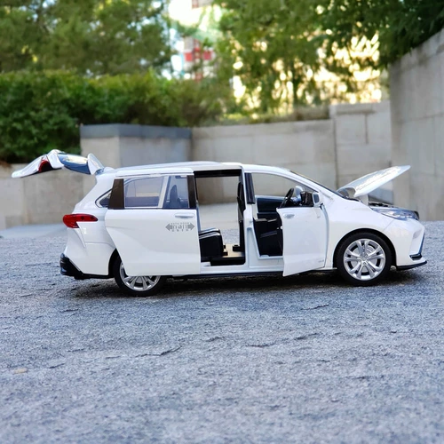 Toyota, warrior, модель автомобиля, игрушка со светомузыкой, масштаб 1:24, хлеб