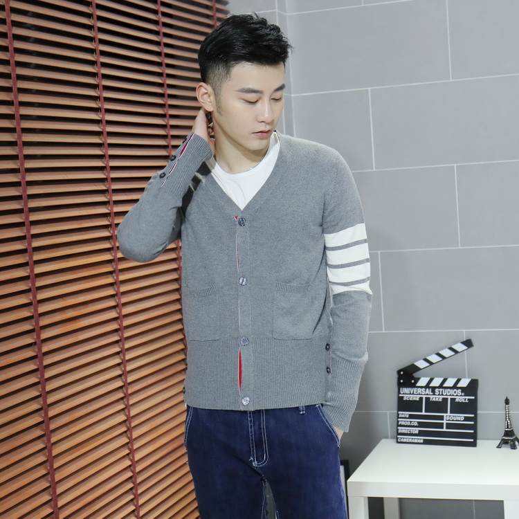 Mùa xuân và mùa thu nam tb cardigan của phụ nữ phần ngắn Hàn Quốc phiên bản của tự trồng đáy áo len V-Cổ áo len nam những người yêu thích áo khoác