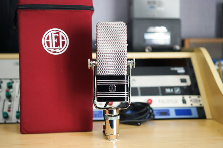 AEA National Line Total Substitute Spot R44C Collection Aluminum With Caterpillar Microphone Microphone Human Vocal Chords