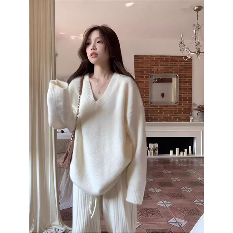Relaxed Vintage V-Neck Thick Loose Pullover White Sweater for Women, Knitwear for Autumn and Winter, Lazy Style Relaxed Vintage V-Neck Thick Loose Pullover White Sweater for Women, Knitwear for Autumn and Winter, Lazy Style