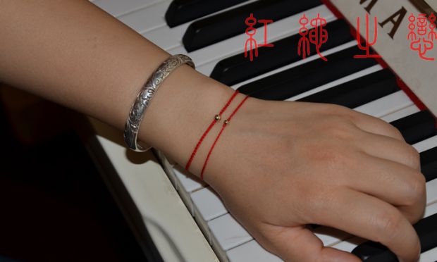 Jinghong Zhang Ziyi mô hình / nhập khẩu túi vàng 14K hạt 1MM siêu mịn dây đỏ vòng tay tay / dây chân vòng chân - Vòng chân lắc chân nữ pnj