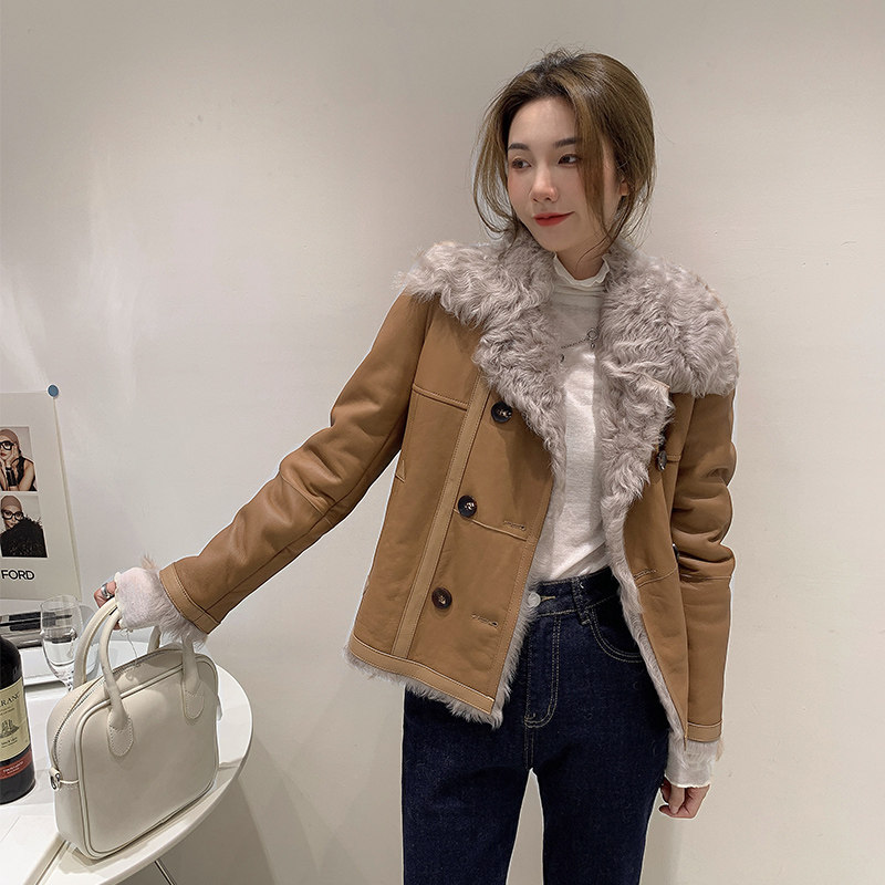 2022 winter new fur jacket women's suit big lapel double-breasted European station Xiaohu sheep fur