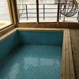 Керамическая мозаика в ванной комнате Средиземноморья Средиземноморья.