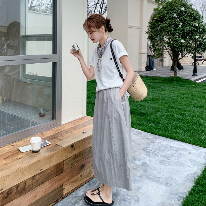 White Casual Simple Style T-Shirt + Gray Skirt Two-Piece Set for Women, Summer Non-Repetitive Outfit for a Youthful Look