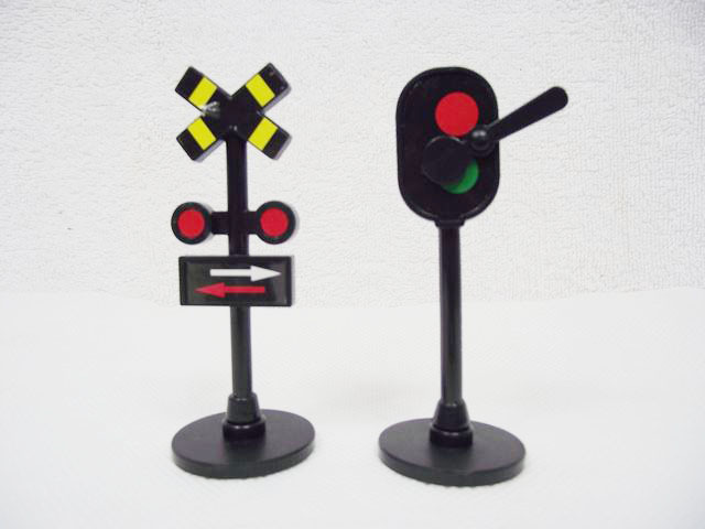 Simulation toy train model Station scene accessories Traffic signs Red and green signal light Manual signal light