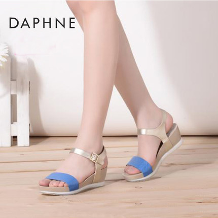 Daphne/达芙妮凉鞋夏新款时尚舒适一字带坡跟厚底凉鞋防水台