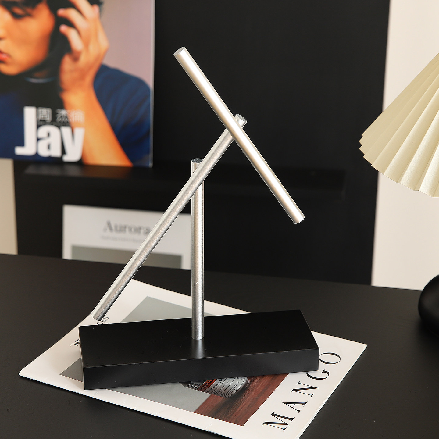 Iron Man Perpetual Motion Ornament Chaos Pendulum Newton Non-Stop Creative Rotation Light Luxury High-End Living Room Tv Cabinet Decoration