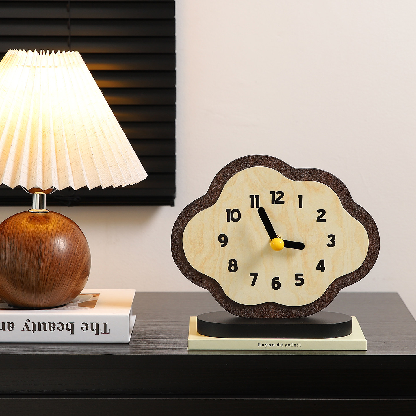 Creative Desktop Clock, Tabletop Electronic Clock, Display Alarm Clock, High-Value Desk Clock, Bedside Digital Clock Ornament