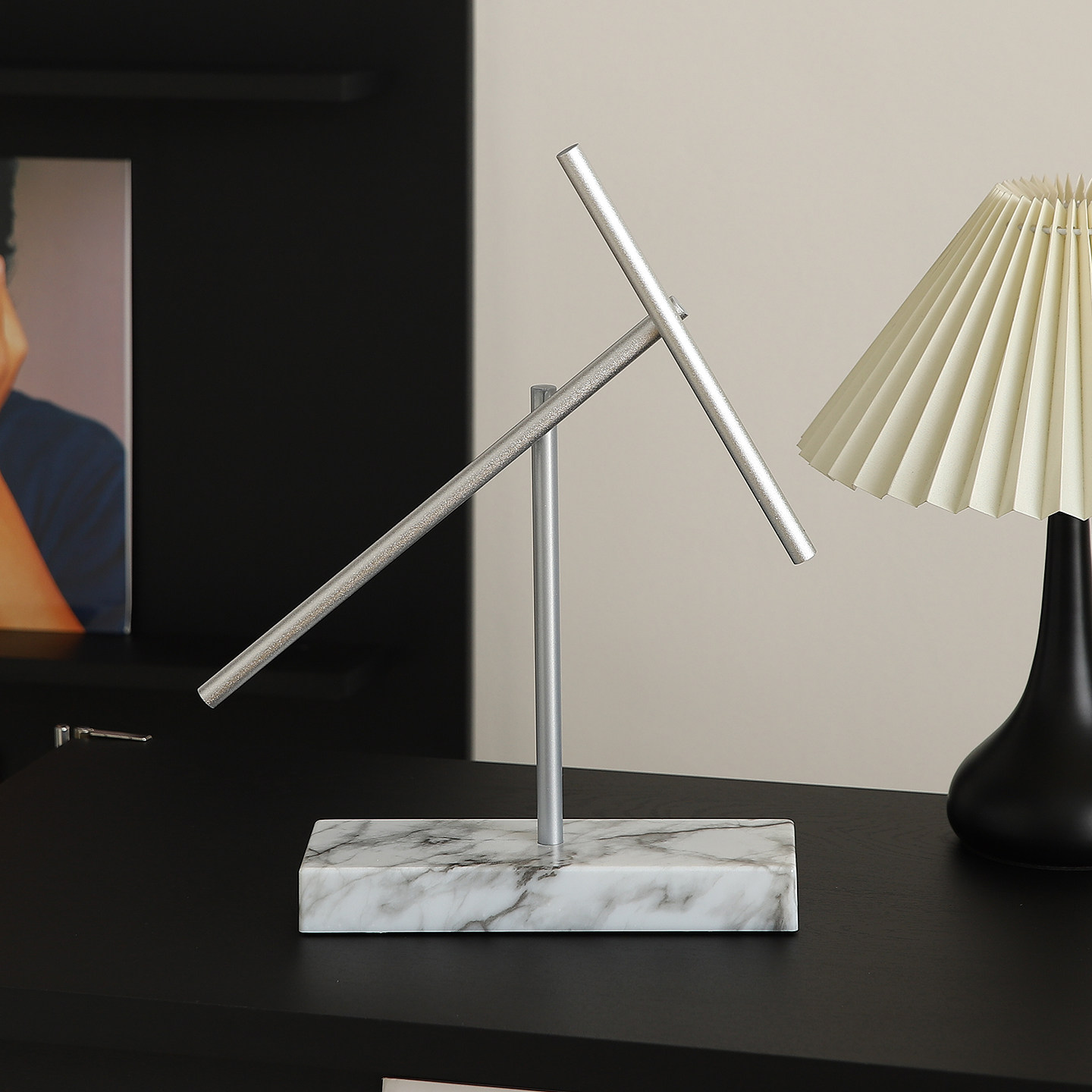 Iron Man Perpetual Motion Ornament Chaos Pendulum Newton's Perpetual Motion Light Luxury High-End Living Room Tv Cabinet Soft Decoration