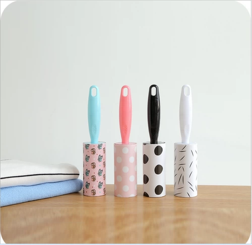 Липкие волосы могут быть разорванными липкими пыльными роликами, сосающими липкие волосы для удаления волос