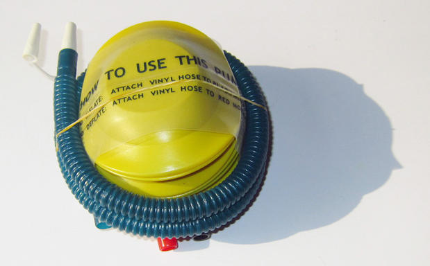 Foot on the air cylinder, not shipped only with balloons sold