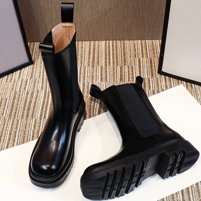 Thick Bottom Middle Cylinder Boots Woman 2020 New Tobacco Cylinders Boots Net Red Chelsea Short Boots Inglées Martin boots Chains BV